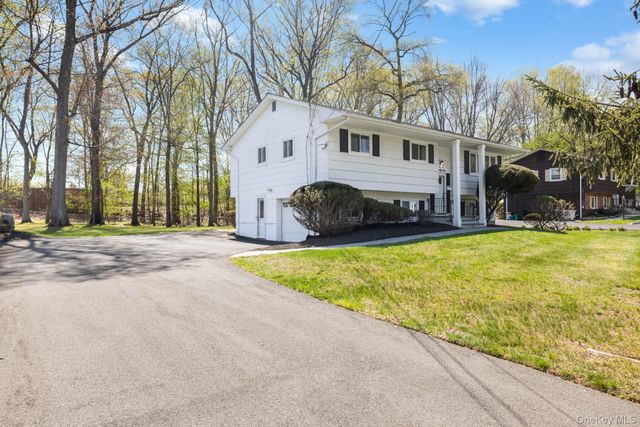 26 Spruce Lane, West Nyack, NY 10994