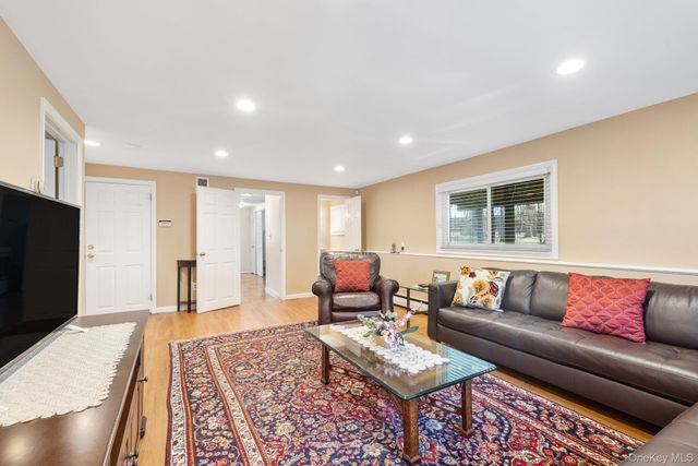 26 Spruce Lane, West Nyack, NY 10994
