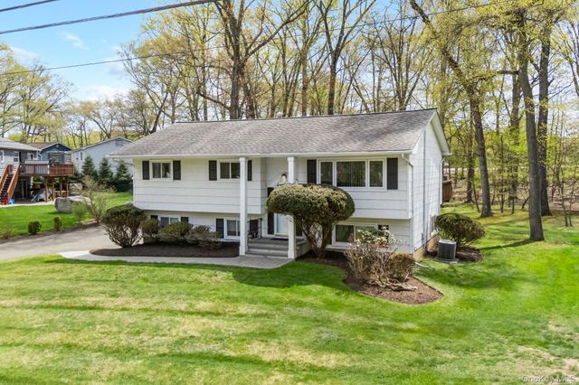26 Spruce Lane, West Nyack, NY 10994
