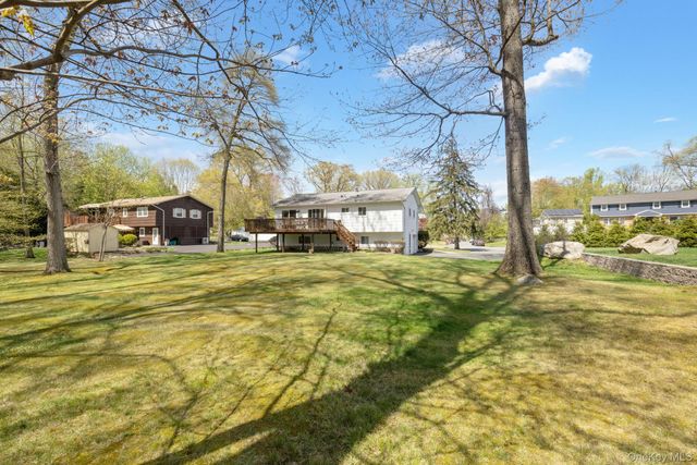 26 Spruce Lane, West Nyack, NY 10994