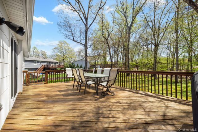 26 Spruce Lane, West Nyack, NY 10994