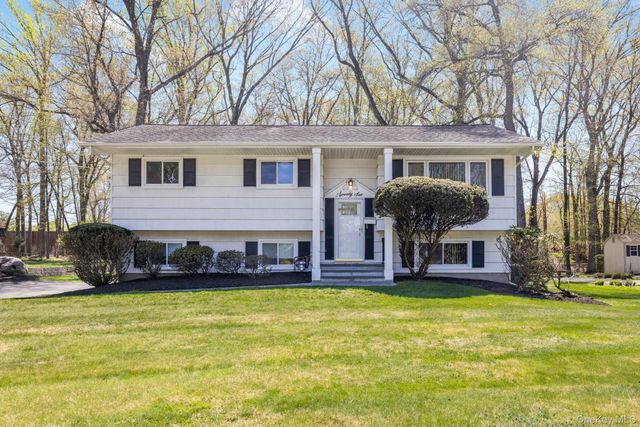 26 Spruce Lane, West Nyack, NY 10994