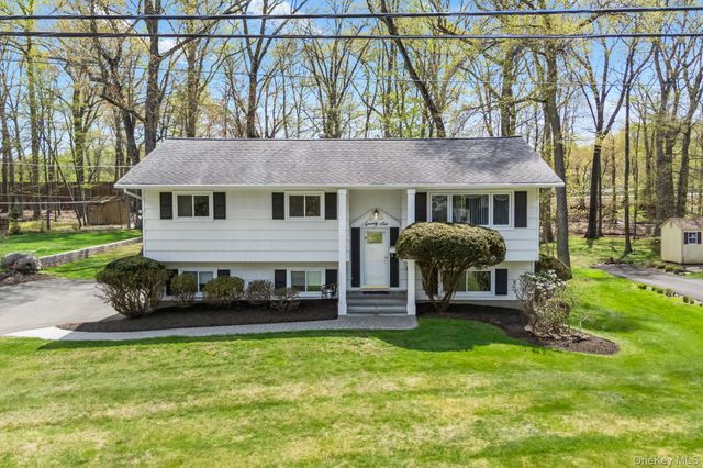 26 Spruce Lane, West Nyack, NY 10994