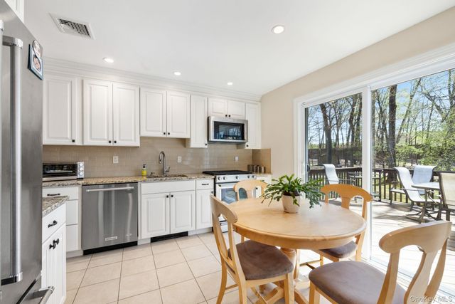 26 Spruce Lane, West Nyack, NY 10994