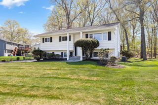 26 Spruce Lane, West Nyack, NY 10994