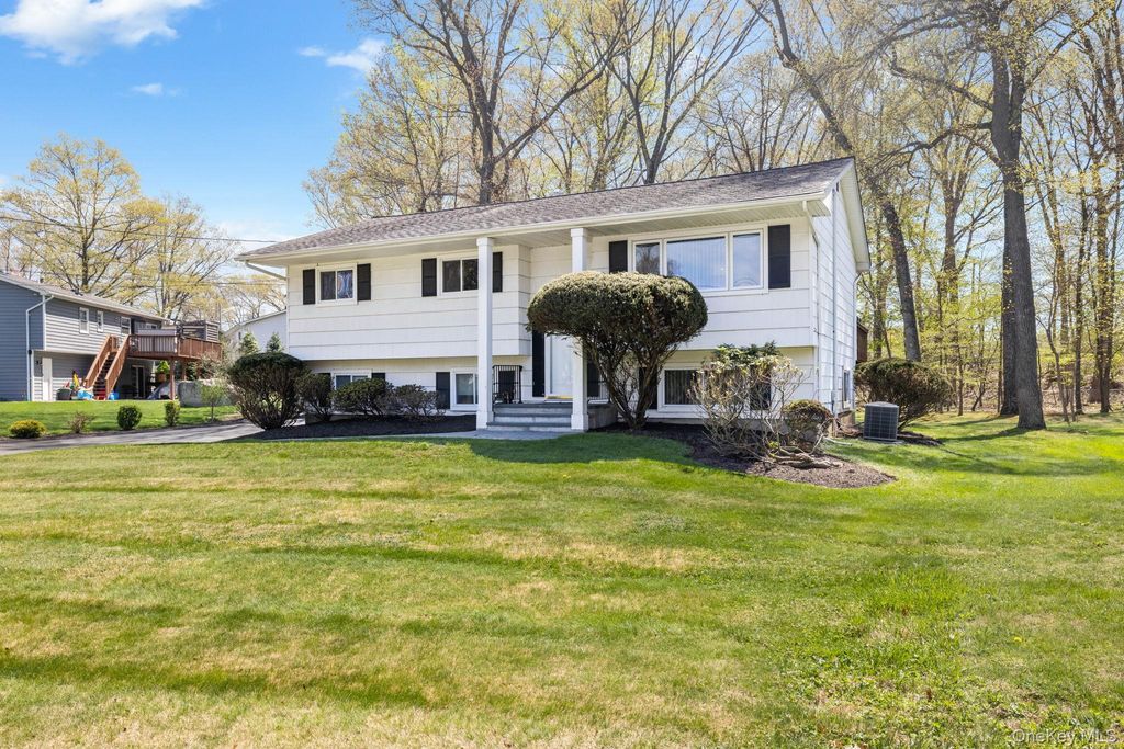 26 Spruce Lane, West Nyack, NY 10994