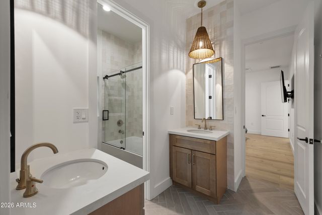 4202 N 33RD Street, Phoenix, AZ 85018