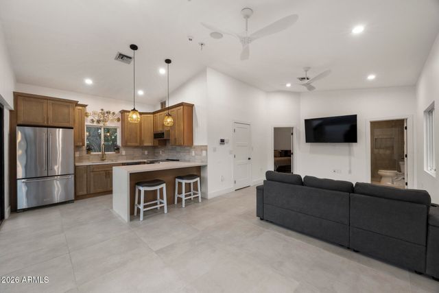 4202 N 33RD Street, Phoenix, AZ 85018