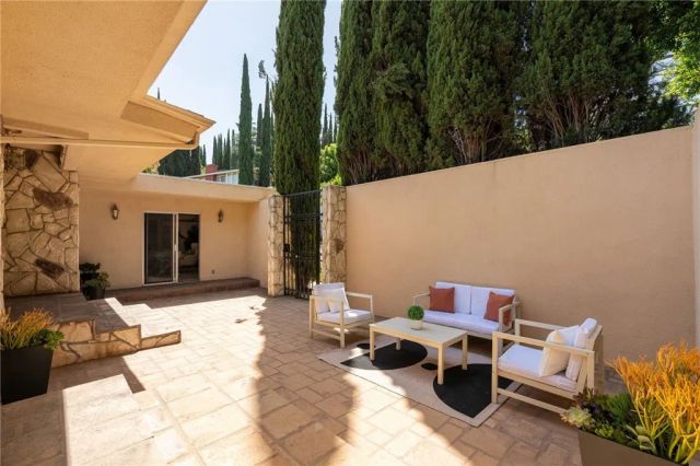 3586 Alana Drive, Sherman Oaks, CA 91403