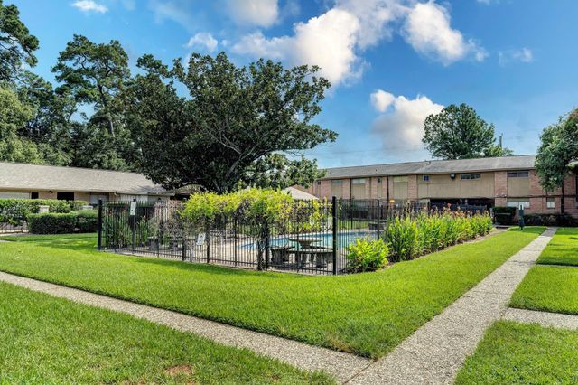 1529 Wirt Road 28, Houston, TX 77055