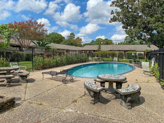 1529 Wirt Road 28, Houston, TX 77055