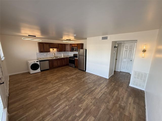 1529 Wirt Road 28, Houston, TX 77055
