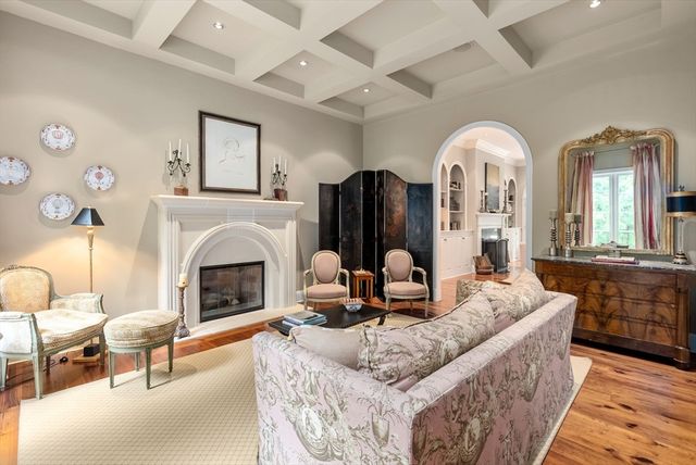 6 Witherbee Ln, Southborough, MA 01772