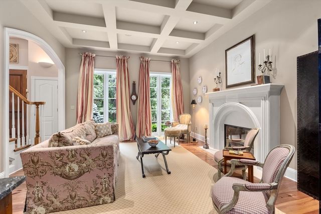 6 Witherbee Ln, Southborough, MA 01772