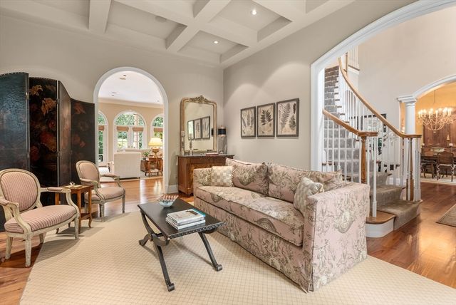 6 Witherbee Ln, Southborough, MA 01772