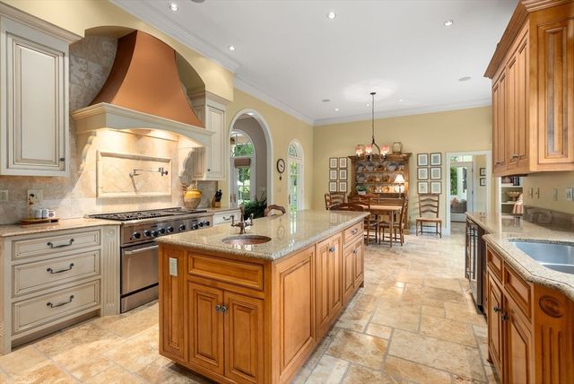 6 Witherbee Ln, Southborough, MA 01772