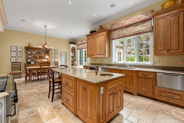 6 Witherbee Ln, Southborough, MA 01772
