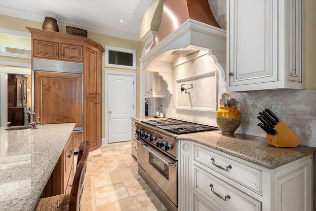 6 Witherbee Ln, Southborough, MA 01772