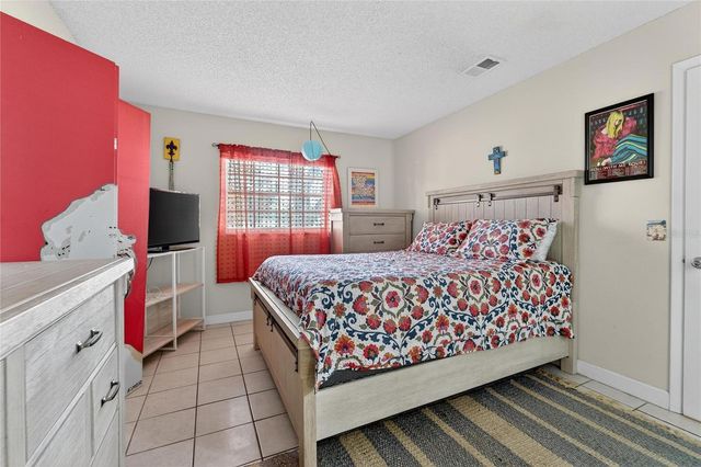 3806 N OAK DRIVE V22, Tampa, FL 33611