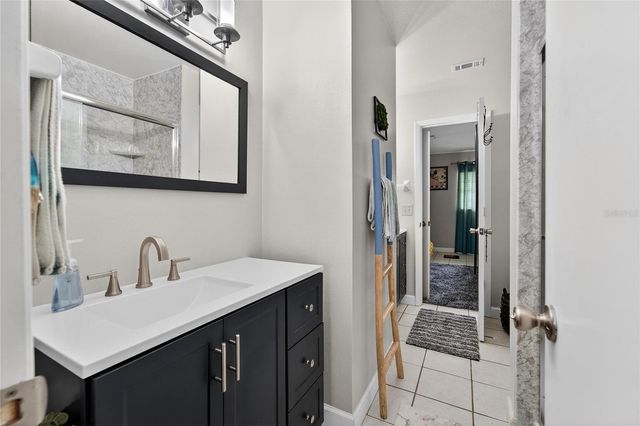 3806 N OAK DRIVE V22, Tampa, FL 33611