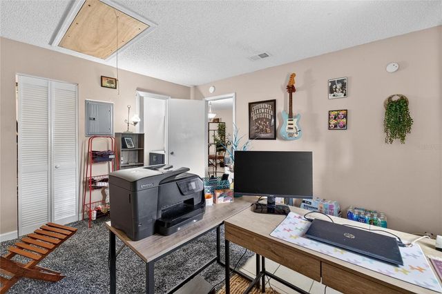 3806 N OAK DRIVE V22, Tampa, FL 33611