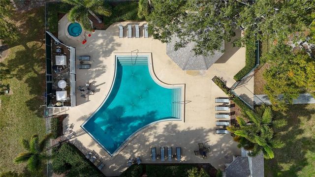 3806 N OAK DRIVE V22, Tampa, FL 33611