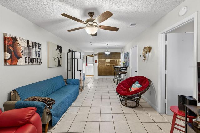 3806 N OAK DRIVE V22, Tampa, FL 33611