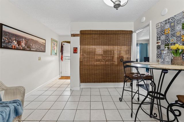 3806 N OAK DRIVE V22, Tampa, FL 33611