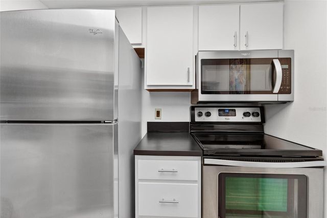 3806 N OAK DRIVE V22, Tampa, FL 33611