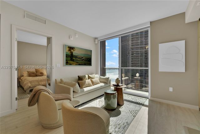 77 SE 5th 2115, Miami, FL 33131