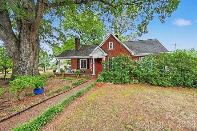 806 S Main Avenue, Newton, NC 28658