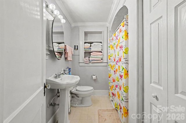 806 S Main Avenue, Newton, NC 28658