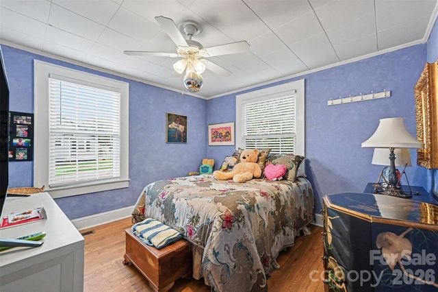 806 S Main Avenue, Newton, NC 28658