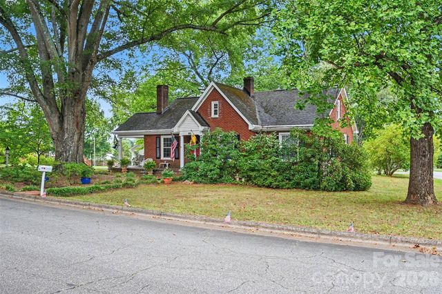 806 S Main Avenue, Newton, NC 28658