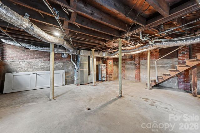 806 S Main Avenue, Newton, NC 28658