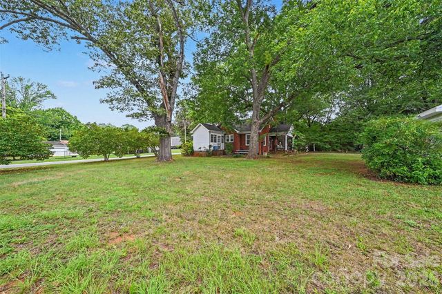 806 S Main Avenue, Newton, NC 28658