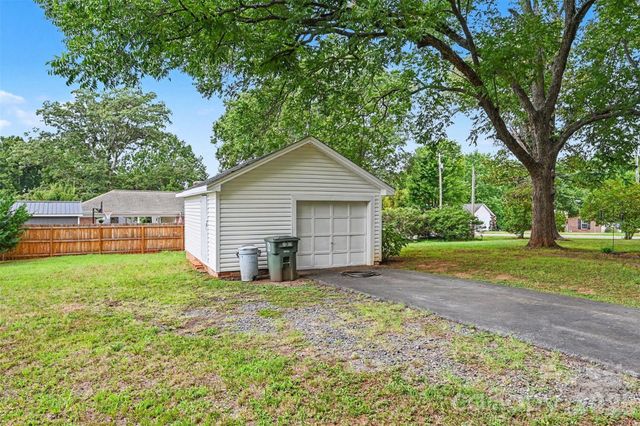 806 S Main Avenue, Newton, NC 28658