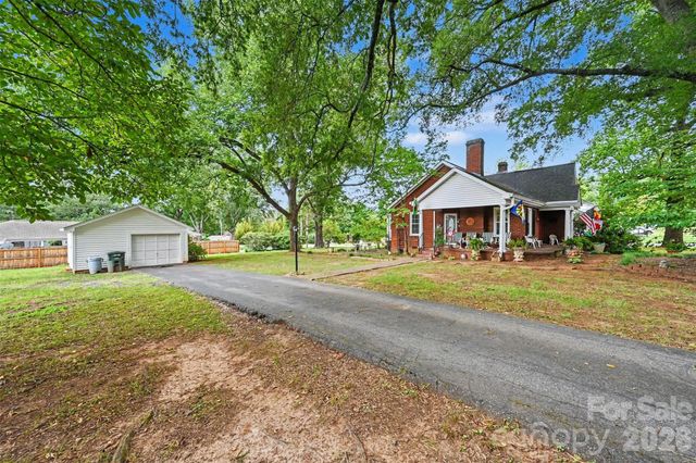 806 S Main Avenue, Newton, NC 28658