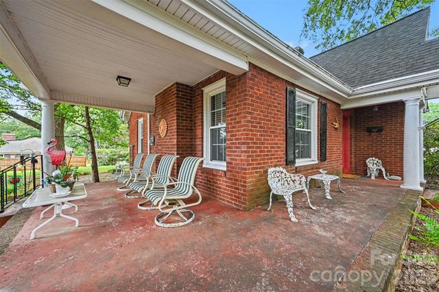 806 S Main Avenue, Newton, NC 28658