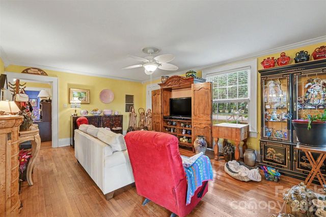 806 S Main Avenue, Newton, NC 28658