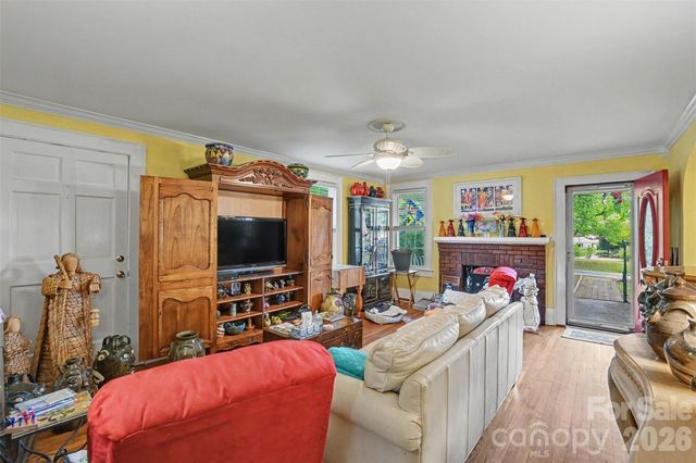 806 S Main Avenue, Newton, NC 28658