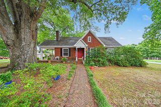 806 S Main Avenue, Newton, NC 28658