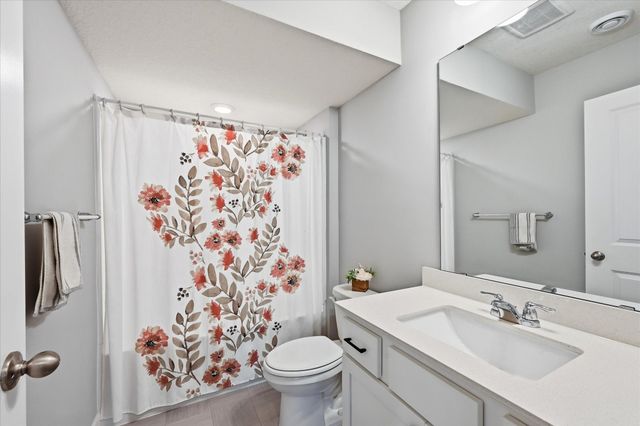 18001 Hidden Creek Trail, Lakeville, MN 55044