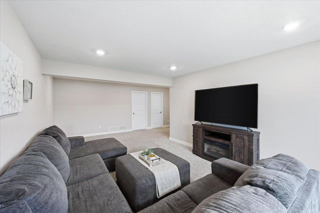 18001 Hidden Creek Trail, Lakeville, MN 55044