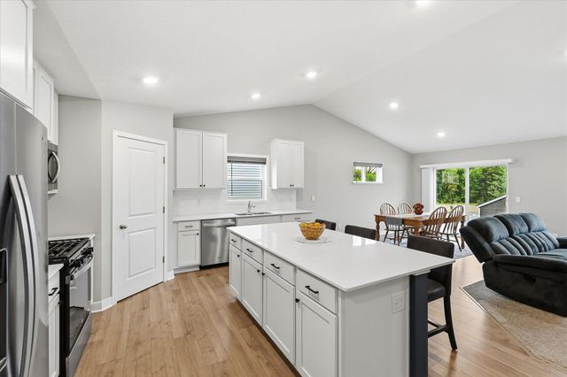 18001 Hidden Creek Trail, Lakeville, MN 55044