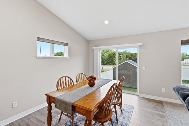18001 Hidden Creek Trail, Lakeville, MN 55044
