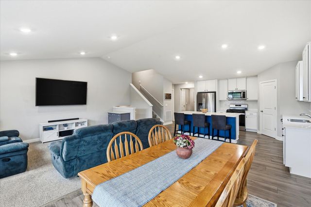18001 Hidden Creek Trail, Lakeville, MN 55044