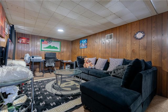 13905 Thraves Avenue, Garfield Heights, OH 44125