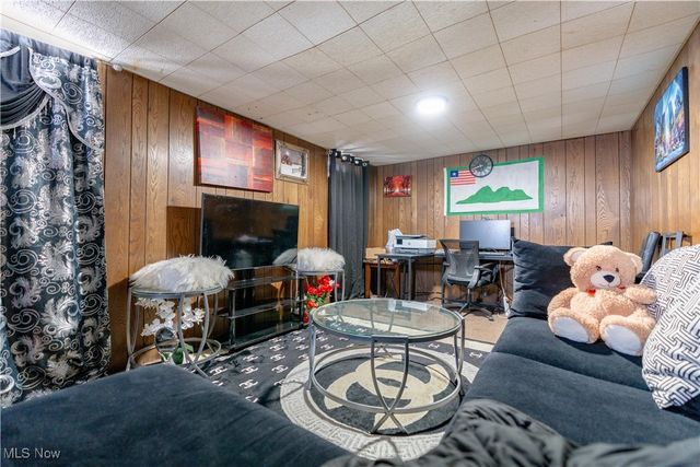 13905 Thraves Avenue, Garfield Heights, OH 44125