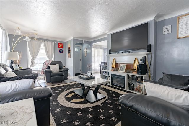 13905 Thraves Avenue, Garfield Heights, OH 44125